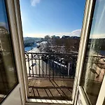 Style Avec Balcon Vue Gare Netflix