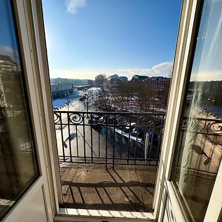 Style Avec Balcon Vue Gare Netflix