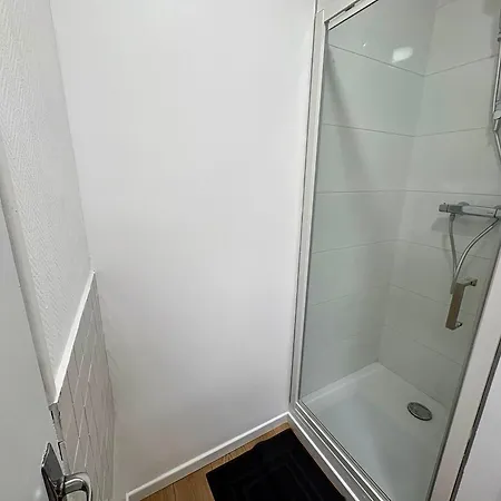 Apartman Style Avec Balcon Vue Gare Netflix